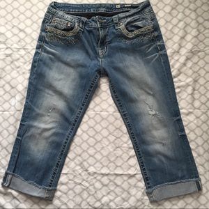 Miss Me Signature Cuffed Capri 32